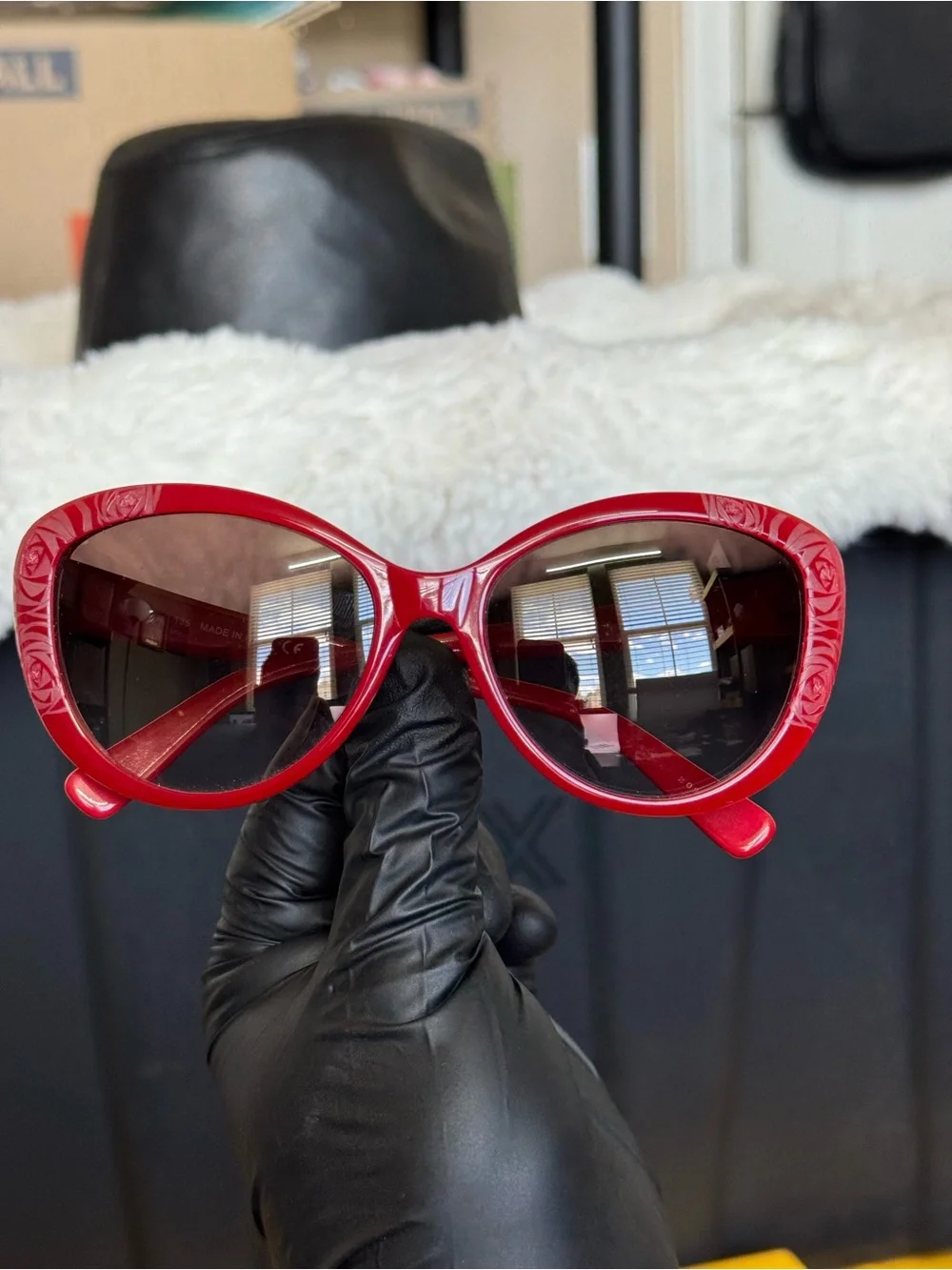Valentino V617S Red Cat-Eye Women’s Sunglasses Floral Sculpting Italy Rare Pair